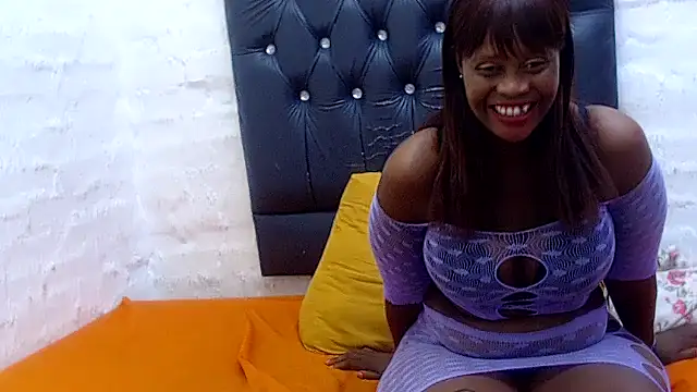 AUGUSTBLOOMxx online show from 11/28/25, 05:24