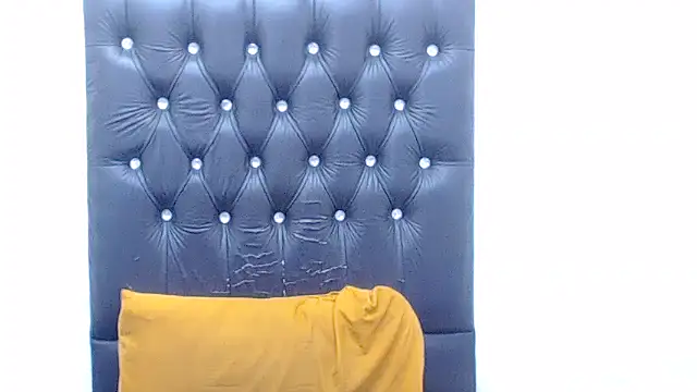 AUGUSTBLOOMxx online show from 02/01/26, 09:07