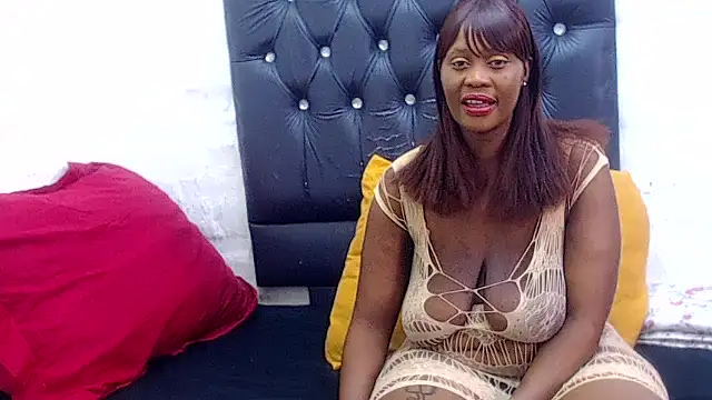 AUGUSTBLOOMxx online show from 12/03/25, 03:44