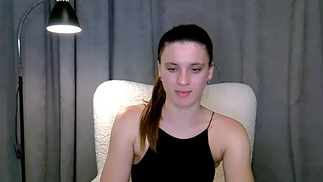 Snapshot of KiraHoney chatting on 06/10/26, 09:49 KiraHoney online show from 06/10/26, 09:49