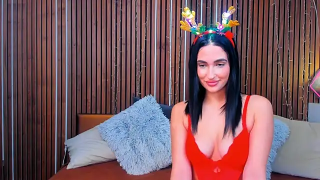 Snapshot of CamillaParis25 chatting on 12/05/25, 06:06 CamillaParis25 online show from 12/05/25, 06:06