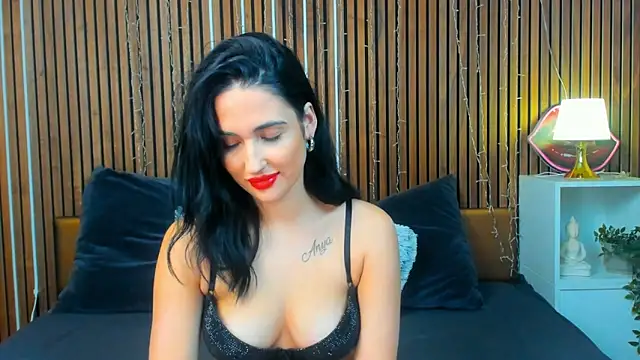 Snapshot of CamillaParis25 chatting on 11/30/25, 05:25 CamillaParis25 online show from 11/30/25, 05:25