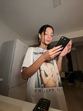 Snapshot of VickyM99 chatting on 11/04/25, 04:11 VickyM99 online show from 11/04/25, 04:11