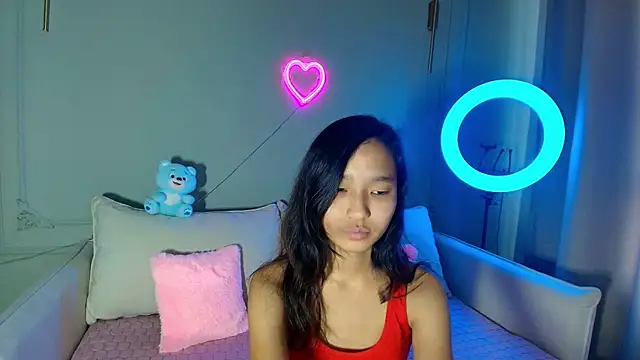 Snapshot of lihnpham chatting on 11/28/25, 03:39 lihnpham online show from 11/28/25, 03:39