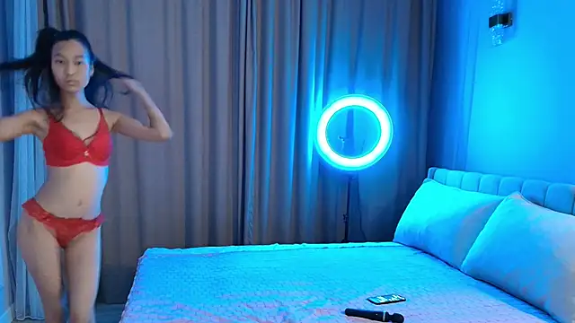 Snapshot of lihnpham chatting on 11/18/25, 07:17 lihnpham online show from 11/18/25, 07:17