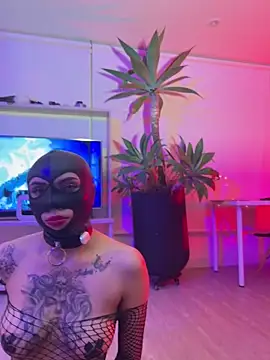 MiluandMIke online show from 11/11/25, 03:01