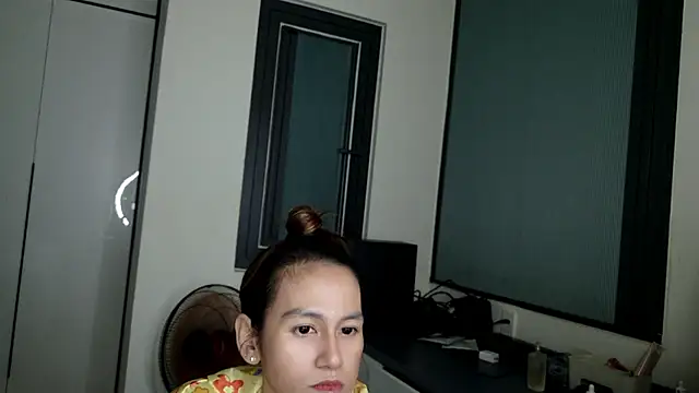 dung520 online show from 12/01/25, 04:08