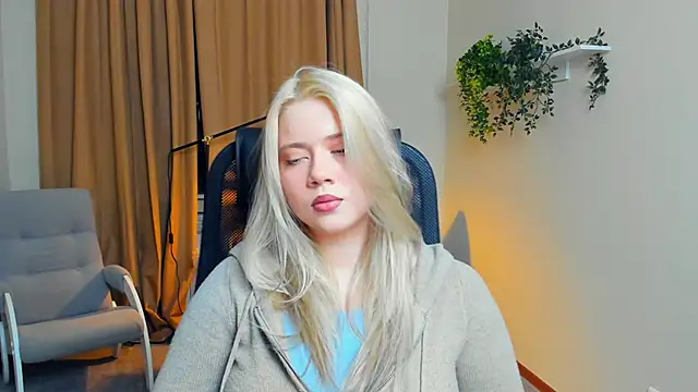 Snapshot of MichelinaRiff chatting on 11/04/25, 01:59 MichelinaRiff online show from 11/04/25, 01:59