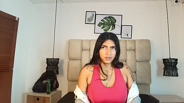 Snapshot of KimberlyFox_t chatting on 05/28/26, 12:44 KimberlyFox t online show from 05/28/26, 12:44