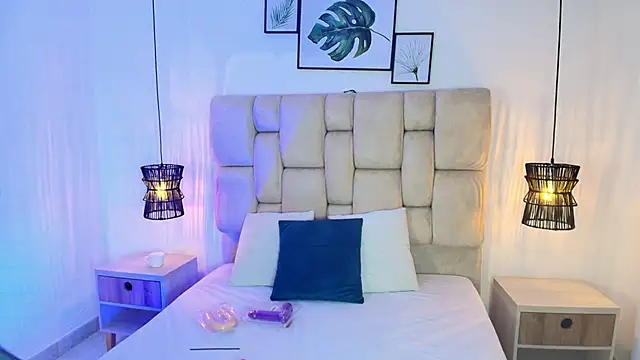 Snapshot of KimberlyFox_t chatting on 05/26/26, 12:36 KimberlyFox t online show from 05/26/26, 12:36