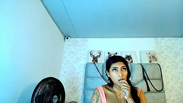 Snapshot of KimberlyFox_t chatting on 06/29/26, 01:44 KimberlyFox t online show from 06/29/26, 01:44