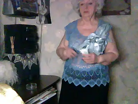 ValeriaKroww online show from 12/17/25, 06:13