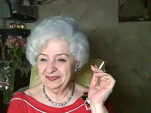 Snapshot of ValeriaKroww chatting on 05/14/26, 04:37 ValeriaKroww online show from 05/14/26, 04:37
