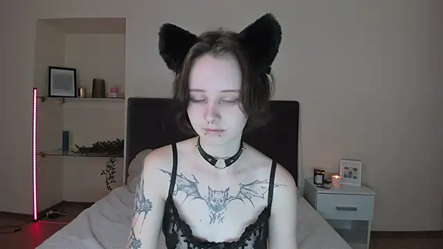 Snapshot of OliviaFlex chatting on 11/29/25, 06:35 OliviaFlex online show from 11/29/25, 06:35