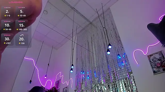 Snapshot of melanie_neal chatting on 11/30/25, 08:53 melanie neal online show from 11/30/25, 08:53