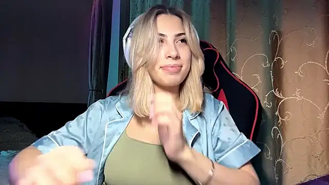 Snapshot of KrisRackers chatting on 11/03/25, 07:06 KrisRackers online show from 11/03/25, 07:06