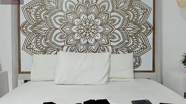 Lilith Aliany  online show from 11/25/25, 12:38