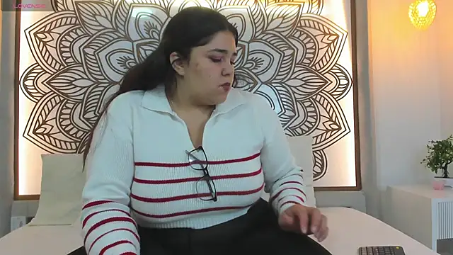 Lilith Aliany  online show from 11/28/25, 12:49