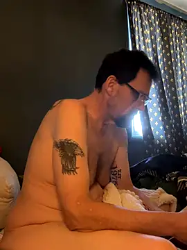 biggdaddyandqueenn online show from 12/16/25, 04:11