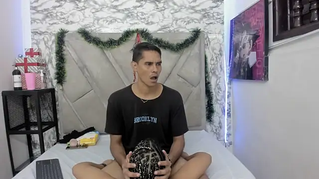 KiraFox1 online show from 12/18/25, 07:50