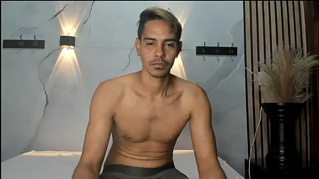 KiraFox1 online show from 04/15/26, 07:40