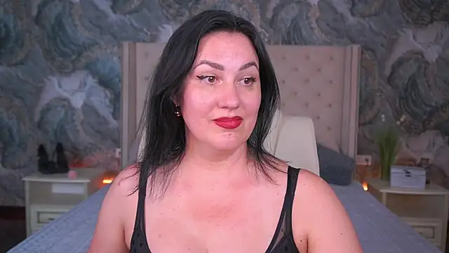 Snapshot of VelvetLuck chatting on 06/19/26, 01:11 VelvetLuck online show from 06/19/26, 01:11