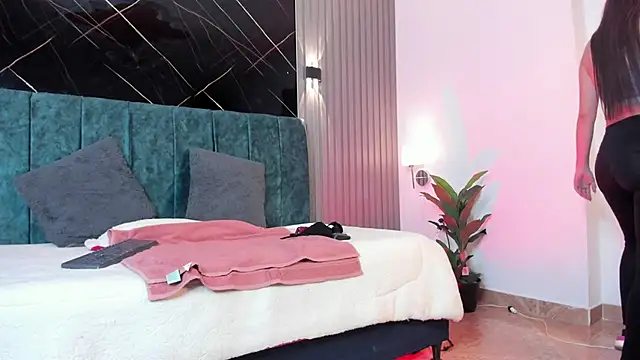 Bella Riverss online show from 04/25/26, 07:00