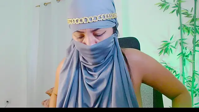 Snapshot of A_N_I_K_A__P_R_E_T_T_Y chatting on 11/15/25, 10:52 A N I K A P R E T T Y online show from 11/15/25, 10:52