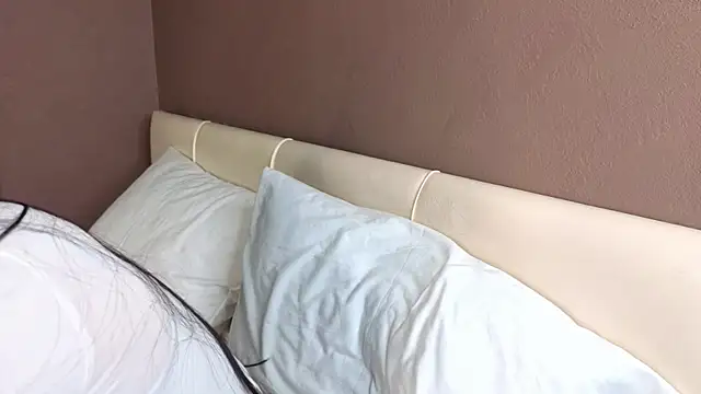 MarvisKuhIo online show from 11/22/25, 05:06