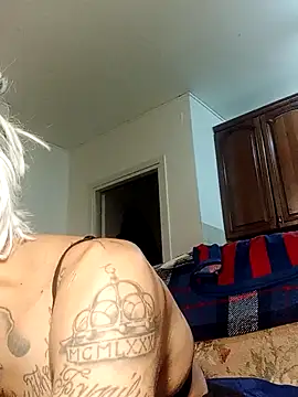 Snapshot of 00Travsharongomez chatting on 11/04/25, 01:09 00Travsharongomez online show from 11/04/25, 01:09