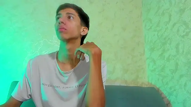 Snapshot of lucian_davii chatting on 11/14/25, 12:20 lucian davii online show from 11/14/25, 12:20