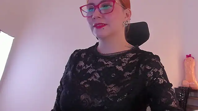 Snapshot of MistressErza chatting on 07/06/26, 07:27 MistressErza online show from 07/06/26, 07:27