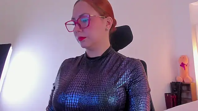 Snapshot of MistressErza chatting on 07/08/26, 03:24 MistressErza online show from 07/08/26, 03:24