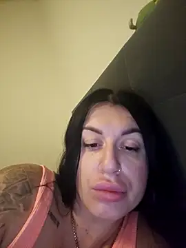 Snapshot of Julianneloreen chatting on 11/05/25, 12:14 Julianneloreen online show from 11/05/25, 12:14