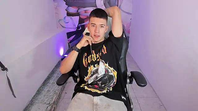 Aleck Boy online show from 12/04/25, 07:13