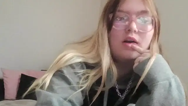 Snapshot of borderline_mutt chatting on 11/17/25, 07:18 borderline mutt online show from 11/17/25, 07:18