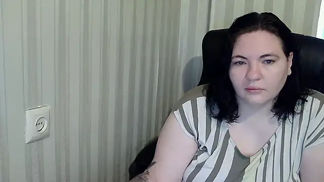 Snapshot of XLisaBlueXsS chatting on 11/04/25, 06:50 XLisaBlueXsS online show from 11/04/25, 06:50