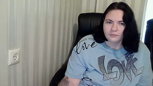 Snapshot of XLisaBlueXsS chatting on 11/06/25, 09:13 XLisaBlueXsS online show from 11/06/25, 09:13