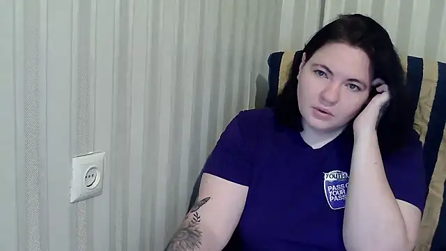 Snapshot of XLisaBlueXsS chatting on 11/05/25, 09:23 XLisaBlueXsS online show from 11/05/25, 09:23