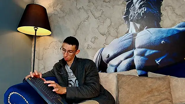 ZyroNight online show from 12/15/25, 07:20