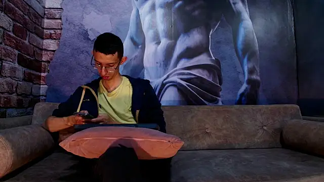 ZyroNight online show from 12/17/25, 07:19