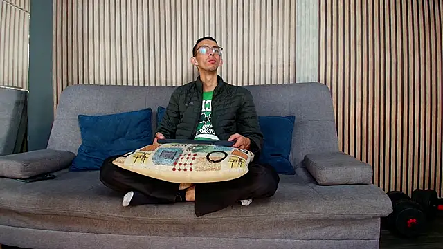 ZyroNight online show from 12/22/25, 07:36