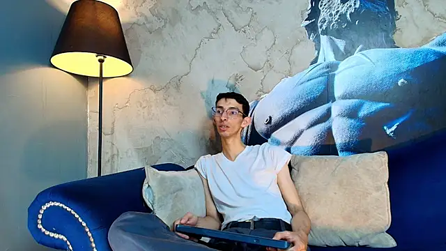 ZyroNight online show from 11/24/25, 09:15