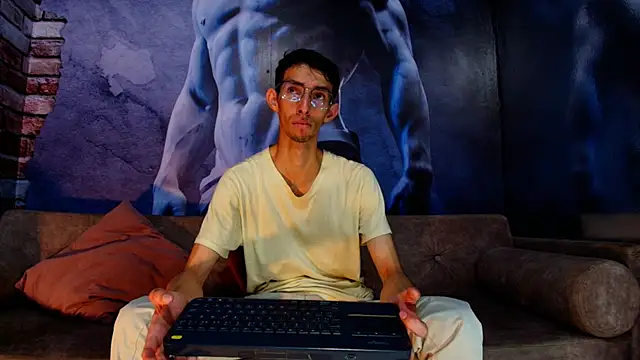 ZyroNight online show from 12/05/25, 07:23