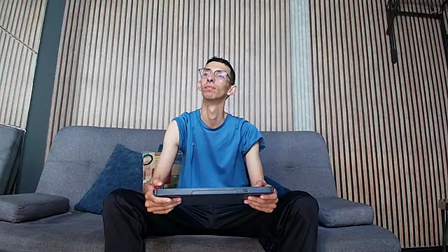 ZyroNight online show from 12/18/25, 10:13