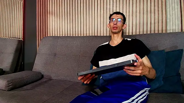 ZyroNight online show from 11/27/25, 07:25