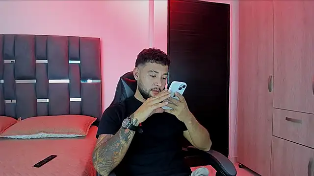 Snapshot of noah_corvelle chatting on 11/07/25, 11:19 noah corvelle online show from 11/07/25, 11:19