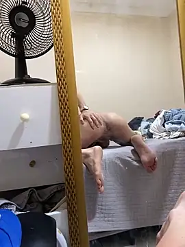 Snapshot of garoto19sex chatting on 11/05/25, 03:37 garoto19sex online show from 11/05/25, 03:37