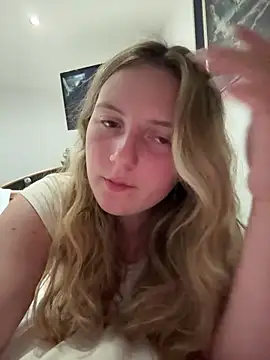 Snapshot of Ell_albescu chatting on 11/04/25, 10:24 Ell albescu online show from 11/04/25, 10:24