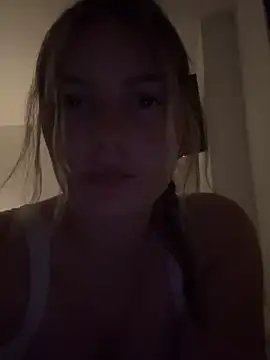 Snapshot of Ell_albescu chatting on 11/09/25, 08:13 Ell albescu online show from 11/09/25, 08:13